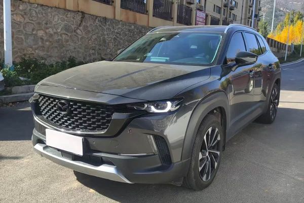 Toyota Levin, 2021 г., серебристый / серый, 33 200 км Mazda 马自达CX-50行也, 2024 г., серебристый / серый, 30 000 км
