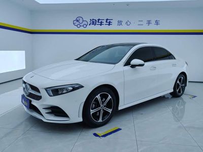 Mercedes-Benz A-Class, 2022 г., белый, 30 000 км Mercedes-Benz A级 2022 второе обновление A 200 L 运动轿车 комплектация «Стиль»