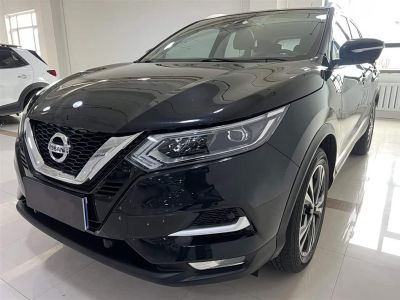 Nissan Qashqai, 2021 г., белый, 52 000 км Nissan 逍客, 2021 г., чёрный, 42 000 км