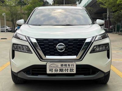 Nissan X-Trail, 2021 г., серебристый / серый, 39 000 км Nissan X-Trail, 2022 г., белый, 36 000 км