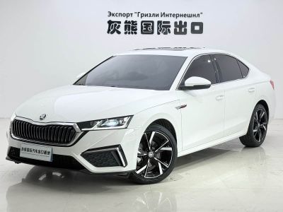 Skoda Octavia, 2021 г., чёрный, 60 000 км Skoda 明锐, 2022 г., белый, 28 000 км
