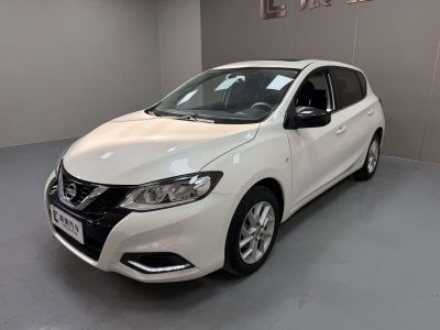 Nissan TIIDA, 2021 г., красный / фиолетовый, 51 000 км Nissan 骐达TIIDA, 2022 г., белый, 58 000 км