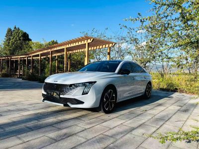 Peugeot 408, 2025 г., серебристый / серый, 23 400 км Peugeot 标致508, 2026 г., белый, 8 000 км