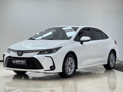 Toyota Corolla, 2022 г., чёрный, 23 000 км Toyota Corolla, 2023 г., белый, 23 000 км