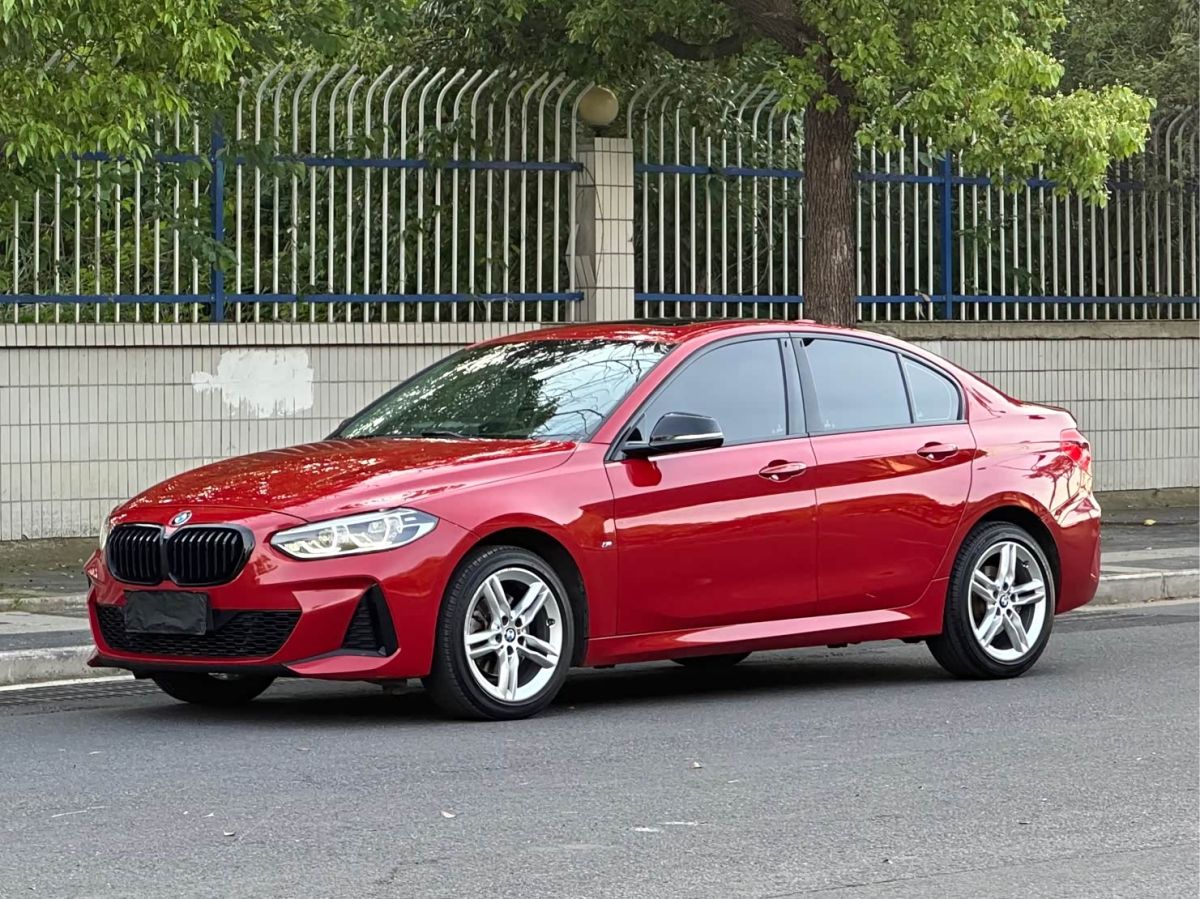 BMW 1 серия, 2022 г., красный / фиолетовый, 79 000 км BMW 1 серия 2021 обновлённая версия 120i пакет M Sport, исполнение «Ночь»
