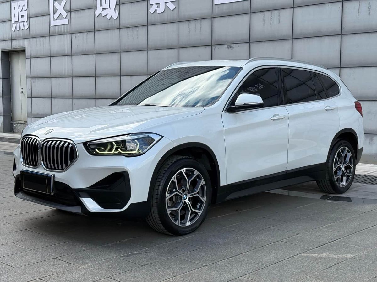 BMW X1, 2021 г., белый, 20 000 км BMW X1 2022 sDrive25Li комплектация «Лидер»