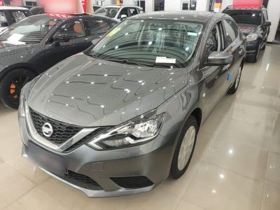Nissan Sylphy, 2025 г., белый, 40 000 км Nissan Sylphy, 2026 г., серебристый / серый, 300 км