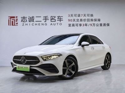 Mercedes-Benz A-Class, 2024 г., красный / фиолетовый, 28 000 км Mercedes-Benz A级 2024 обновлённая версия A 200 L комплектация «Стиль»