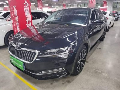 Skoda Superb, 2024 г., белый, 37 000 км Skoda 速派, 2024 г., чёрный, 20 700 км