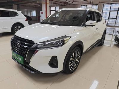 Mitsubishi Outlander, 2022 г., белый, 53 000 км Nissan 劲客, 2022 г., белый, 78 600 км