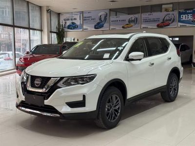 Nissan X-Trail, 2025 г., белый, 8 000 км Nissan X-Trail, 2026 г., белый, 100 км