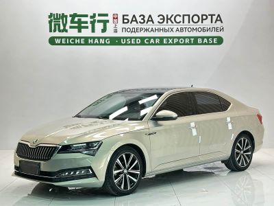 Skoda Octavia, 2023 г., белый, 34 200 км Skoda 速派, 2022 г., шампань / коричневый, 32 400 км