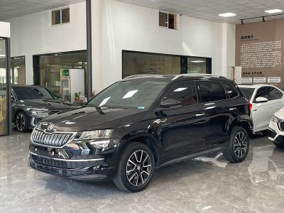 Skoda Karoq, 2022 г., белый, 34 000 км Skoda 柯珞克, 2022 г., чёрный, 28 000 км