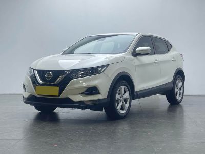 Nissan Qashqai, 2022 г., шампань / коричневый, 34 200 км Nissan 逍客, 2023 г., белый, 28 000 км