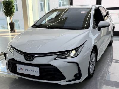 Skoda Superb, 2024 г., чёрный, 8 500 км Toyota Corolla, 2021 г., белый, 40 000 км