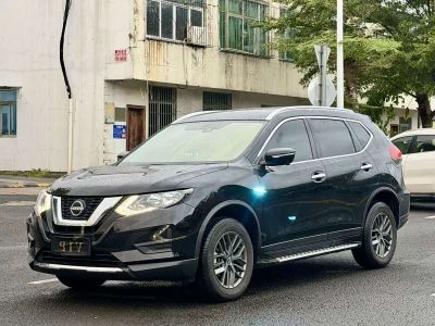 Nissan X-Trail, 2026 г., белый, 100 км Nissan X-Trail, 2026 г., чёрный, 8 000 км