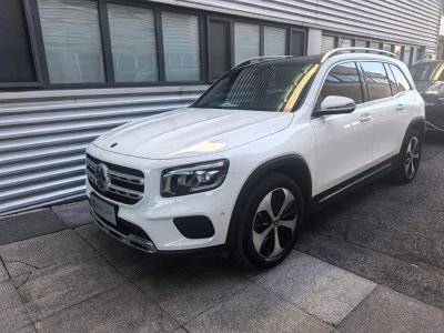 Mercedes-Benz GLB, 2021 г., чёрный, 64 000 км Mercedes-Benz 奔驰GLB, 2022 г., белый, 51 000 км