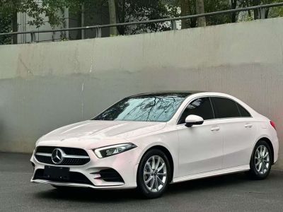 Mercedes-Benz A-Class, 2022 г., белый, 30 000 км Mercedes-Benz A级 2022 A 200 L 运动轿车 комплектация «Стиль»