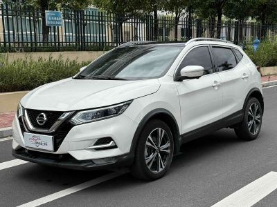 Nissan Qashqai, 2022 г., шампань / коричневый, 34 200 км Nissan 逍客, 2023 г., белый, 30 000 км