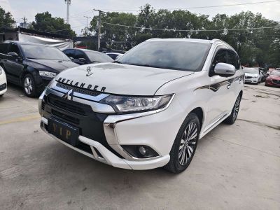 MG ZS, 2021 г., белый, 67 100 км Mitsubishi 欧蓝德, 2021 г., белый, 52 000 км