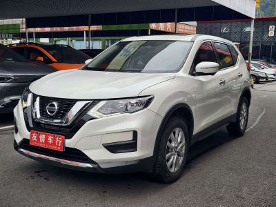 Nissan X-Trail, 2023 г., чёрный, 31 000 км Nissan X-Trail, 2024 г., белый, 38 000 км