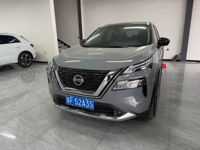 Nissan X-Trail, 2021 г., белый, 40 000 км Nissan X-Trail, 2021 г., серебристый / серый, 25 000 км