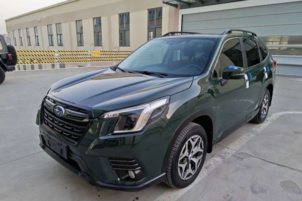 Subaru 森林人, 2023 г., чёрный, 59 000 км Subaru 森林人, 2022 г., зелёный, 50 800 км