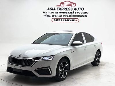 Skoda Octavia, 2022 г., красный / фиолетовый, 46 000 км Skoda 明锐, 2023 г., белый, 17 000 км