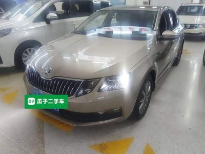 Skoda Octavia, 2021 г., чёрный, 60 000 км Skoda 明锐, 2021 г., шампань / коричневый, 56 000 км
