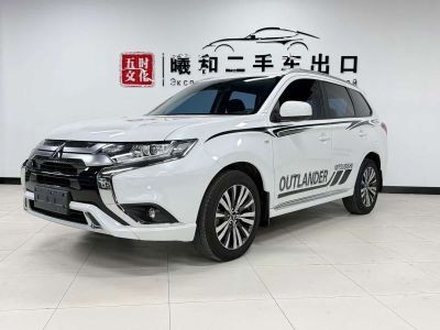 Mitsubishi Outlander, 2021 г., белый, 56 500 км Mitsubishi 欧蓝德, 2022 г., белый, 26 000 км