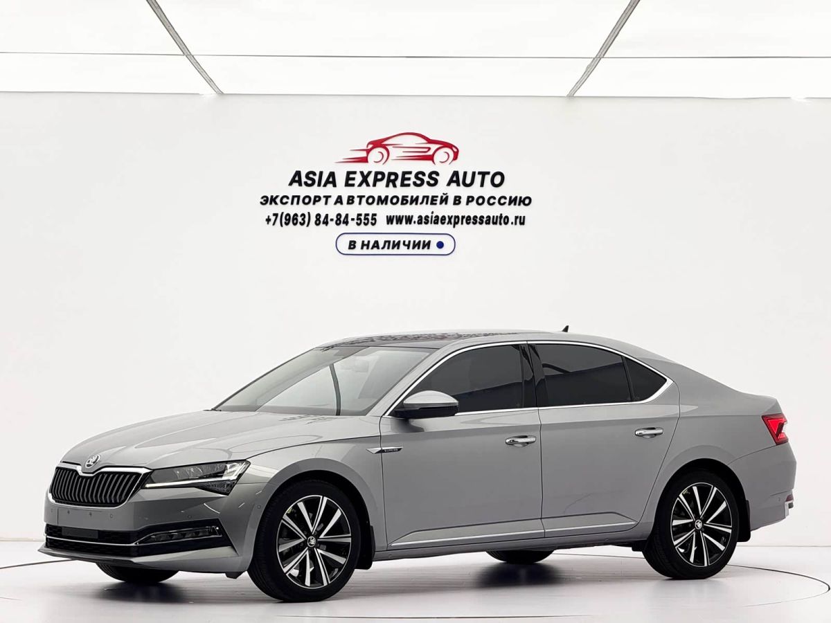 Skoda Superb, 2023 г., серебристый / серый, 28 000 км Skoda 速派, 2023 г., серебристый / серый, 28 000 км
