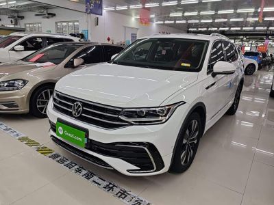 Volkswagen Tiguan L, 2022 г., белый, 28 600 км Volkswagen Tiguan L 2022 330TSI автомат одна ведущая ось R-Line комплектация «Юэсян»