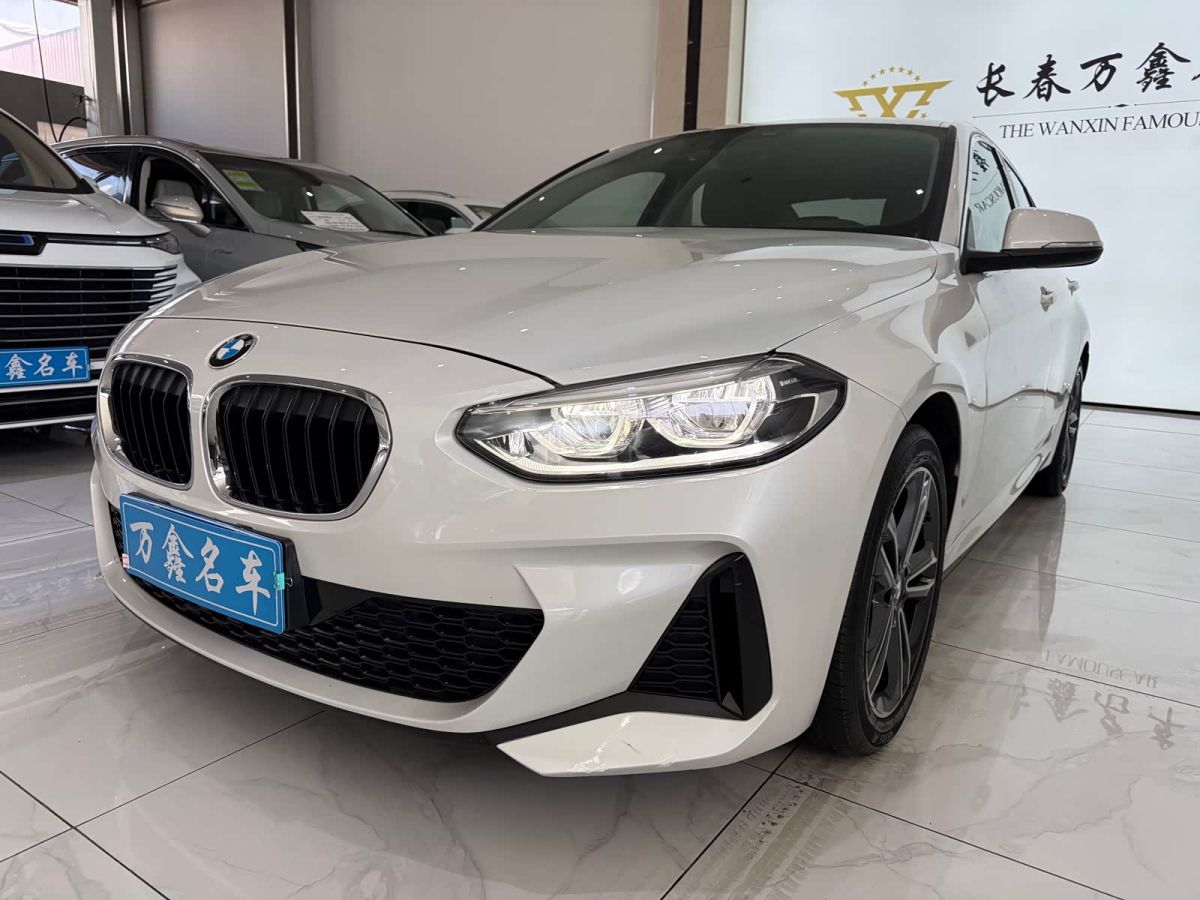 BMW 1 серия, 2021 г., белый, 62 000 км BMW 1 серия 2021 120i M Спорт