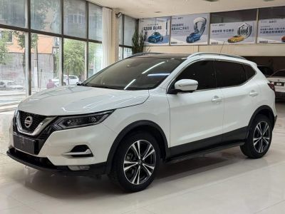 Nissan Qashqai, 2022 г., шампань / коричневый, 34 200 км Nissan 逍客, 2023 г., белый, 29 000 км