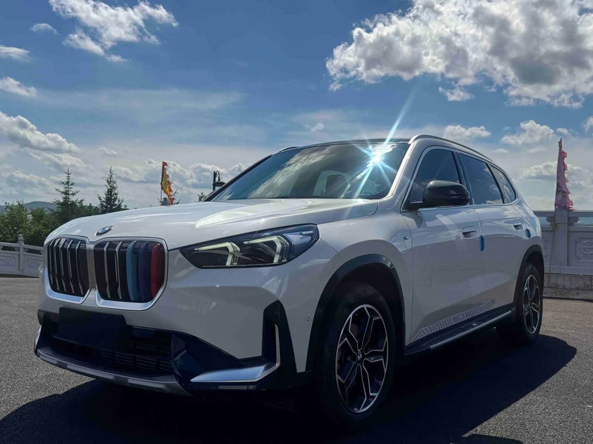 BMW X1, 2023 г., белый, 22 000 км BMW X1 2023 sDrive20Li X设计套装