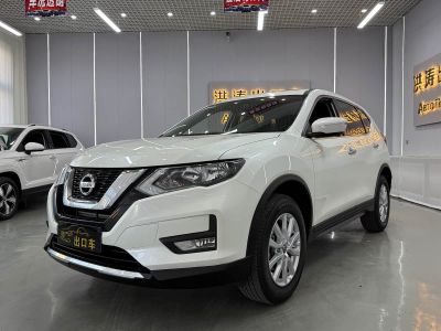 Nissan X-Trail, 2021 г., серебристый / серый, 39 000 км Nissan X-Trail, 2022 г., белый, 54 000 км