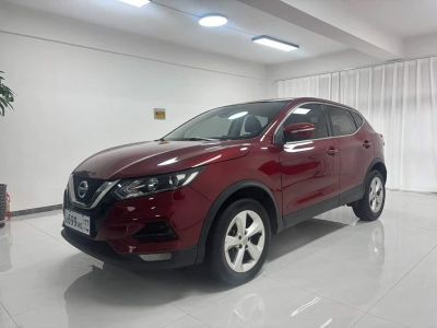 Nissan Qashqai, 2021 г., белый, 52 000 км Nissan 逍客, 2021 г., красный / фиолетовый, 28 000 км