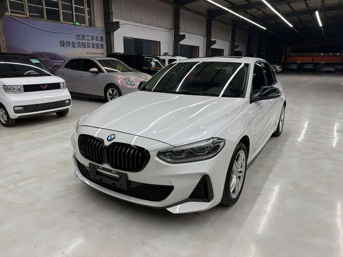 BMW 1 серия, 2021 г., белый, 50 000 км BMW 1 серия 2021 120i пакет M Sport, исполнение «Ночь»