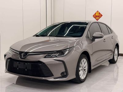Toyota Corolla, 2023 г., серебристый / серый, 40 000 км Toyota Corolla, 2023 г., шампань / коричневый, 54 000 км