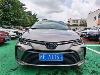 Toyota Corolla, 2021 г., белый, 19 000 км Toyota Corolla, 2021 г., серебристый / серый, 29 000 км