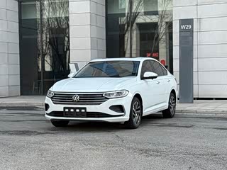 Volkswagen Lavida, 2023 г., белый, 29 000 км Volkswagen Lavida 2023 обновлённая версия 1.5L автомат пять миллионов версия