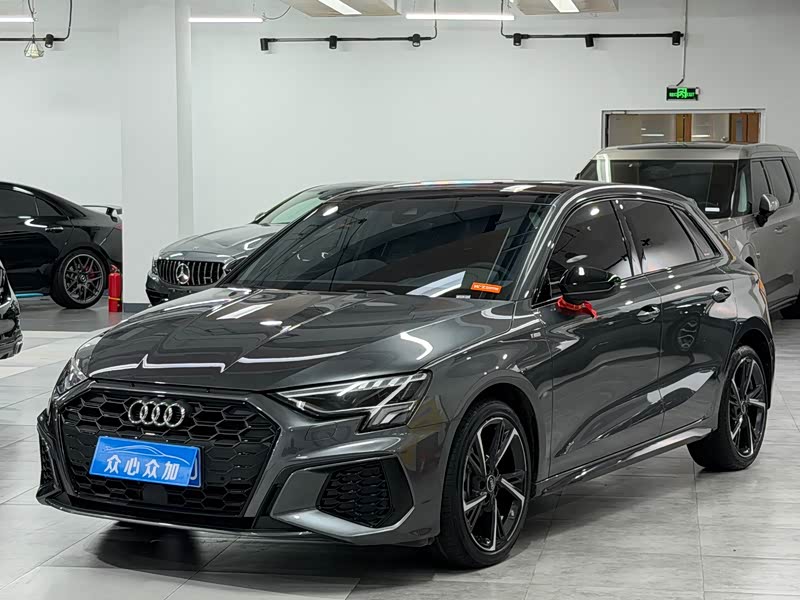 Audi A3, 2024 г., серебристый / серый, 22 000 км Audi A3, 2024 г., серебристый / серый, 22 000 км