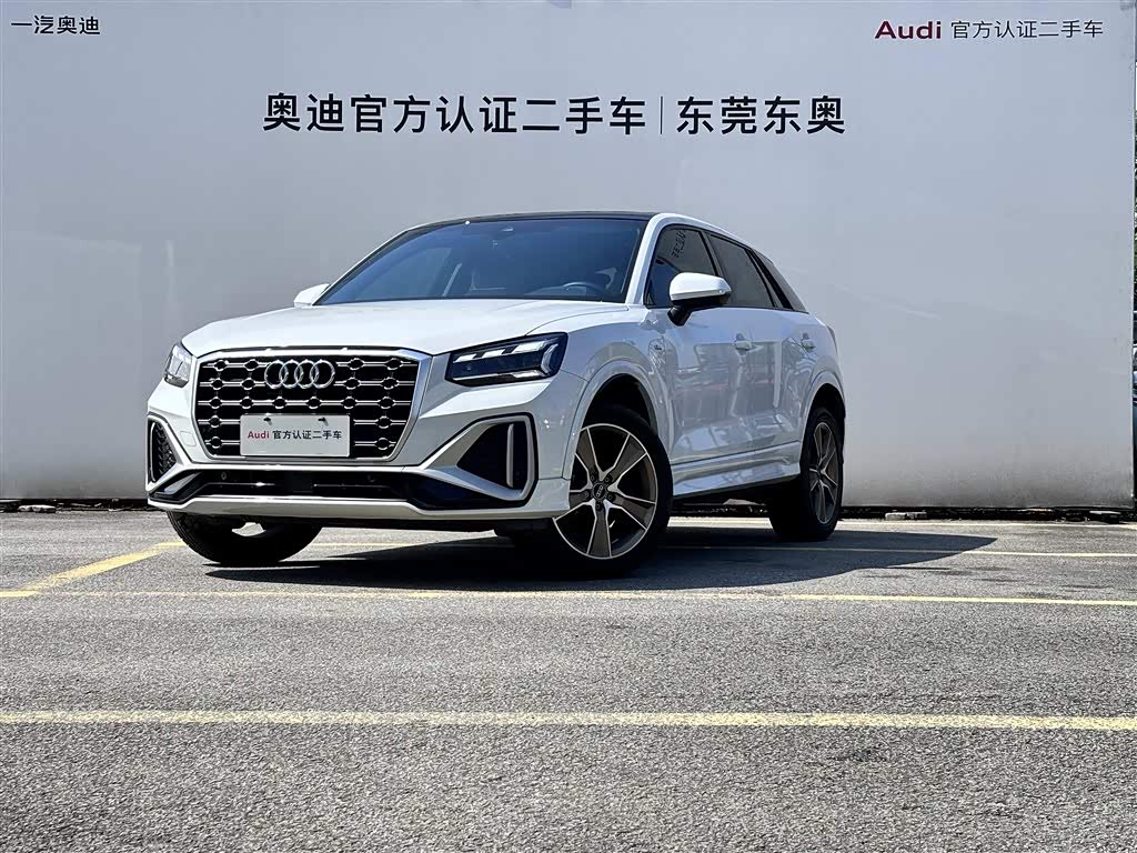 Audi Q2L, 2024 г., белый, 12 000 км Audi 奥迪Q2L, 2024 г., белый, 12 000 км