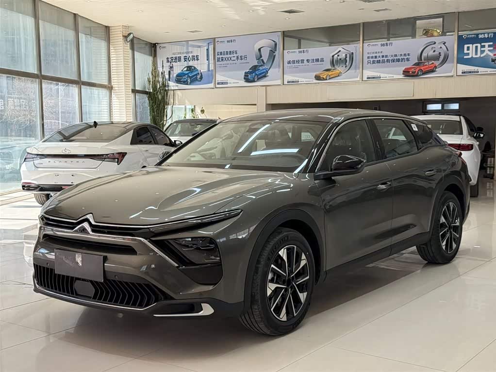 Citroen 凡尔赛C5 X, 2026 г., шампань / коричневый, 100 км Citroen 凡尔赛C5 X, 2026 г., шампань / коричневый, 100 км