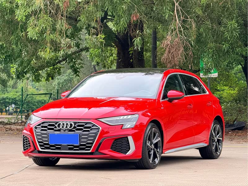 Audi A3, 2021 г., красный / фиолетовый, 30 000 км Audi A3, 2021 г., красный / фиолетовый, 30 000 км