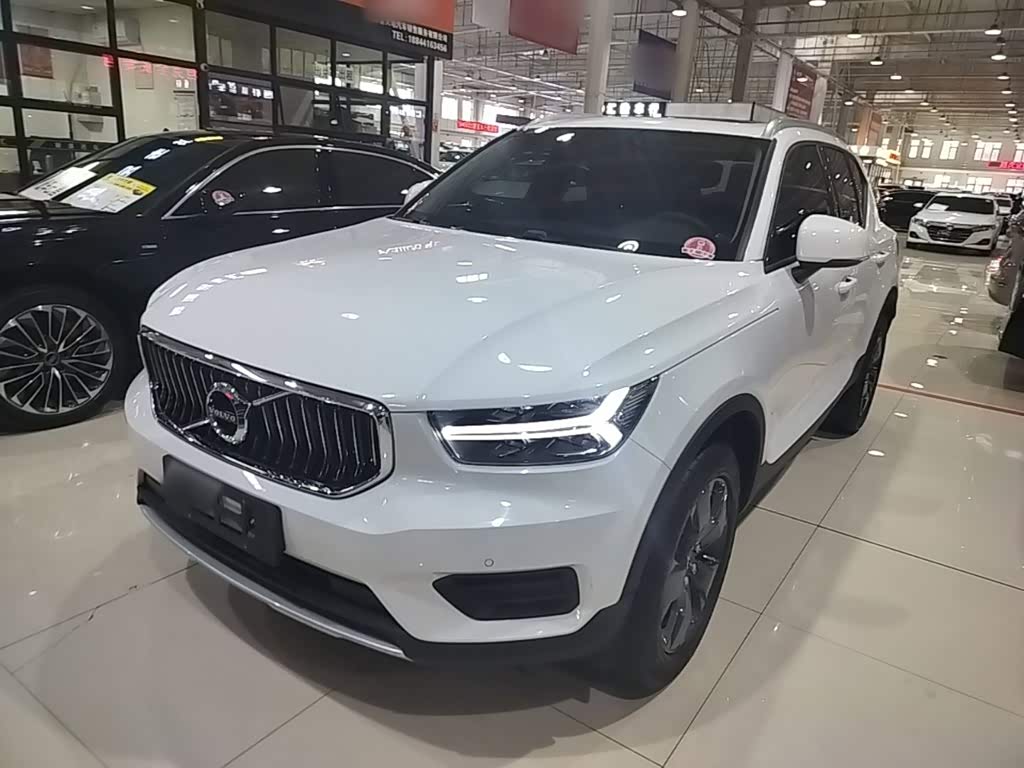 Volvo 沃尔沃XC40, 2022 г., белый, 24 600 км Volvo 沃尔沃XC40, 2022 г., белый, 24 600 км