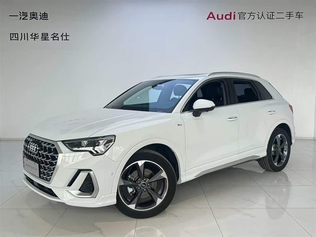 Audi Q3, 2024 г., белый, 28 300 км Audi 奥迪Q3, 2024 г., белый, 28 300 км