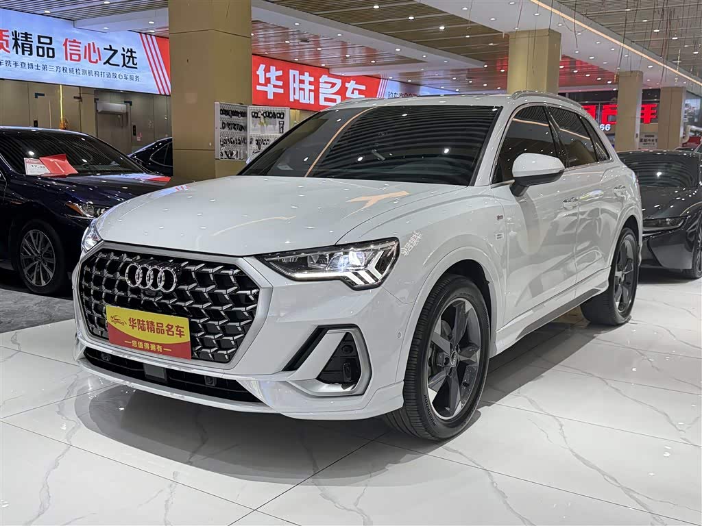 Audi Q3, 2024 г., белый, 20 000 км Audi 奥迪Q3, 2024 г., белый, 20 000 км