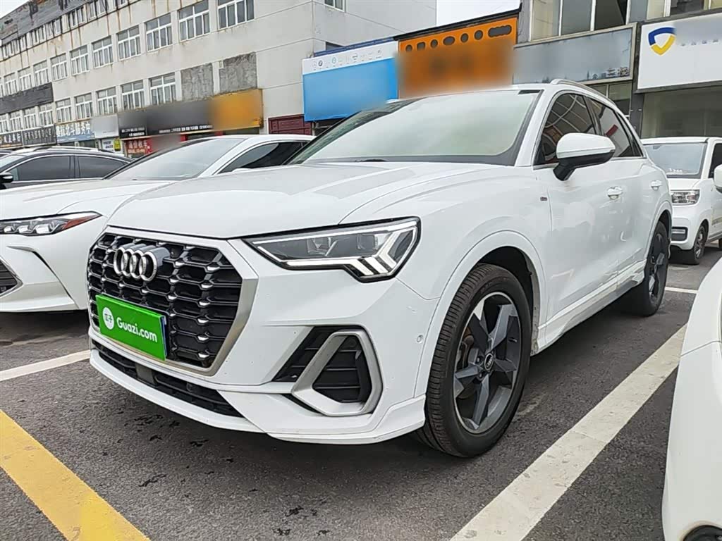 Audi Q3, 2021 г., белый, 63 000 км Audi 奥迪Q3, 2021 г., белый, 63 000 км