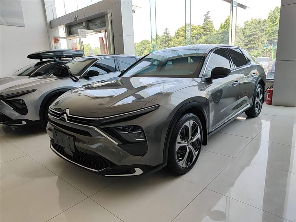 Citroen 凡尔赛C5 X, 2023 г., зелёный, 32 900 км Citroen 凡尔赛C5 X, 2023 г., зелёный, 32 900 км